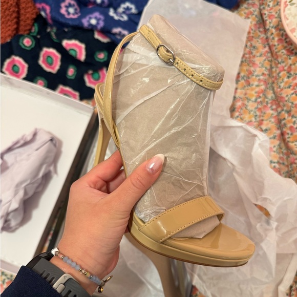 Loola Ankle Strap Sandal (Light Latter) size 5W - Picture 3 of 3